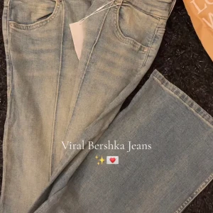 Bershka jeans - Har använt flera gånger men är ej slitna eller tyder på stor användning, köpte för 435😻( skriver mått om nån frågar och för fler bilder på jeansen)