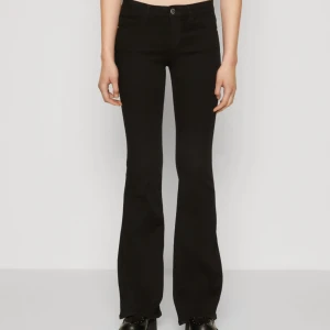 Jeans  - Säljer mina jätte fina jeans från Only för har köpte fel storlek så d är nästan alldeles nya men d har ingen lapp på 💕d enda som har gott sönder är den tråden man lägger skärpet i 💕s storlek 34 lång 💕 