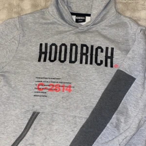 Hoodrich - Storlek L❤️ snörerna till luvan är borta 