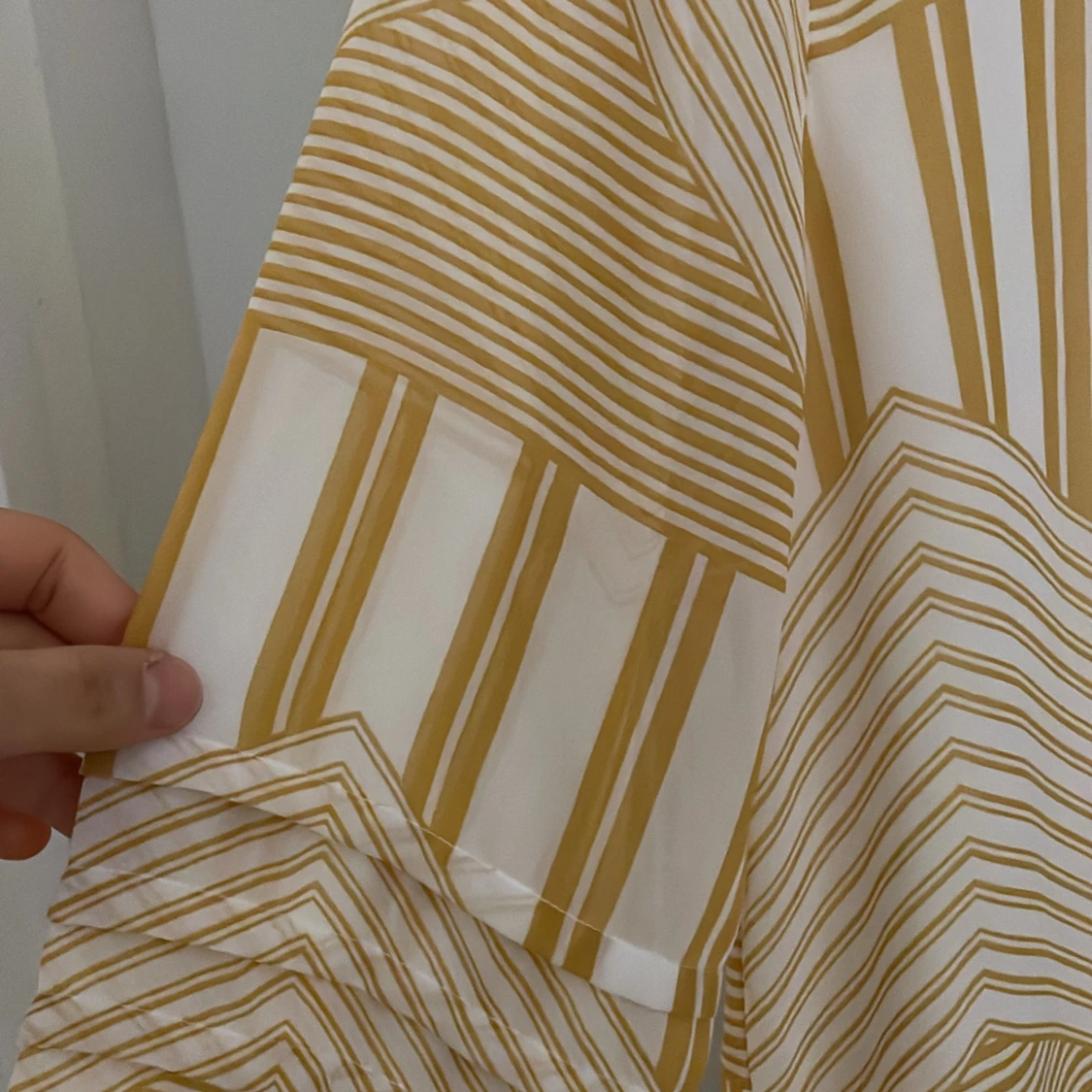 Blus med prislap  - 90