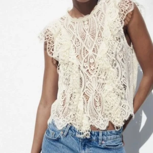 Fin tröja som inte kommer till användning.vi kan diskutera pris  - Den är i bra skick men lite sönder där nere men det syns inte