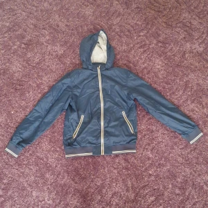 Sommar jacka - Bra jacka för sommar lite andvänt men i bra skick.