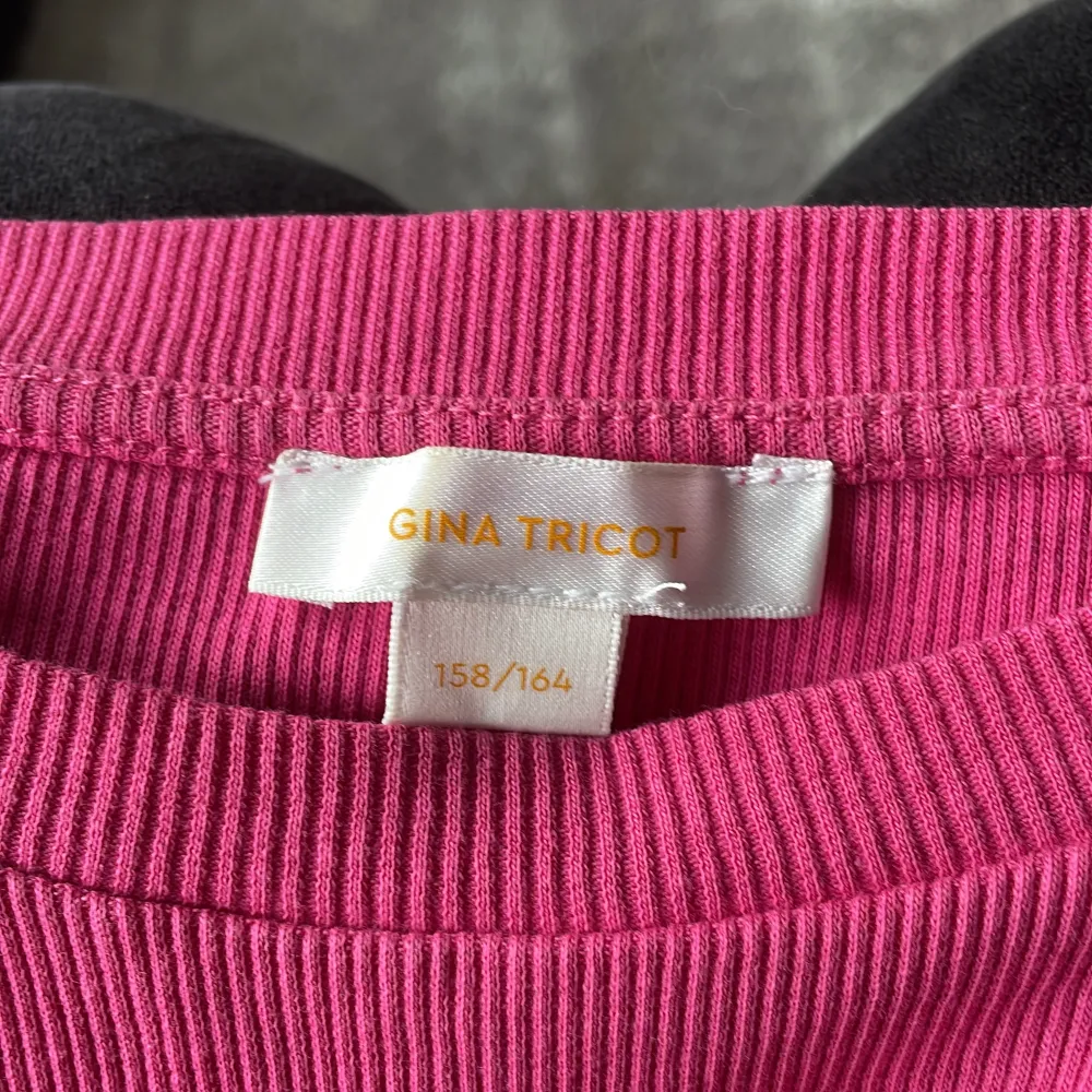 Rosa tröja från Gina. Bra skick 👌. T-shirts.