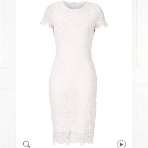 Student klänning - Säljer denna fina klänning till student, aldrig använt. 