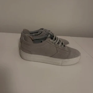 Alex Arigato skor Biligt! - Skorna är endast lite använda och är väldigt sitt pris. Pris kan diskuteras vid snabb affär! 