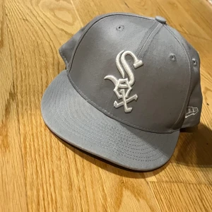 Fet keps - En snygg  keps som knappt är använd! 