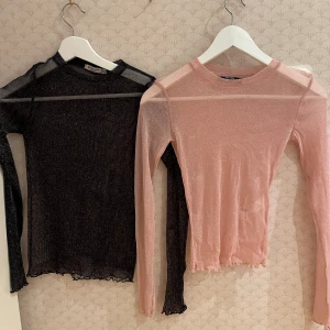 Glittertoppar - Glittriga genomskinliga toppar, perfekta till festliga sammanhang. Kan säljas tillsammans (60 kr) eller spearat (39 kr). 