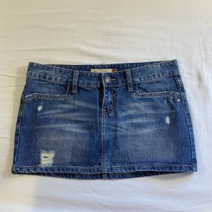 lågmidjad jeanskjol från Fishbone🤩 - midja 40 cm rakt lver o längd ca 30 cm💕defektfri!