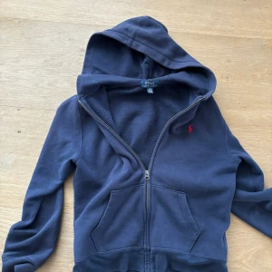 Ralph lauren zip - Två tröjor i blå och grå  Strl 158-164 (GRÅA SÅLD!!!)
