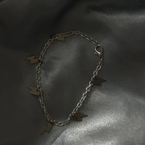 Nya smycken - Nu finns även lightning charm bracelet ute till försäljning här på jewelry by wilma. Alla smycken är rostfria och hållbara men framförallt billiga så alla ska ha råd.Har ni frågor eller funderingar så får ni höra av er💕