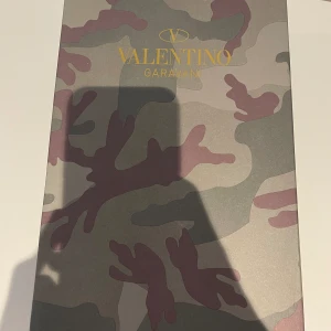 Valentino rockrunners  - Väldigt bra skick:9/10 knappt använda Pris går att diskuteras  Storlek:43