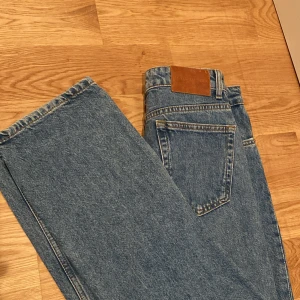 Zara jeans - Midwaist straight fit jeans från Zara. För små för mig. Stl 36.