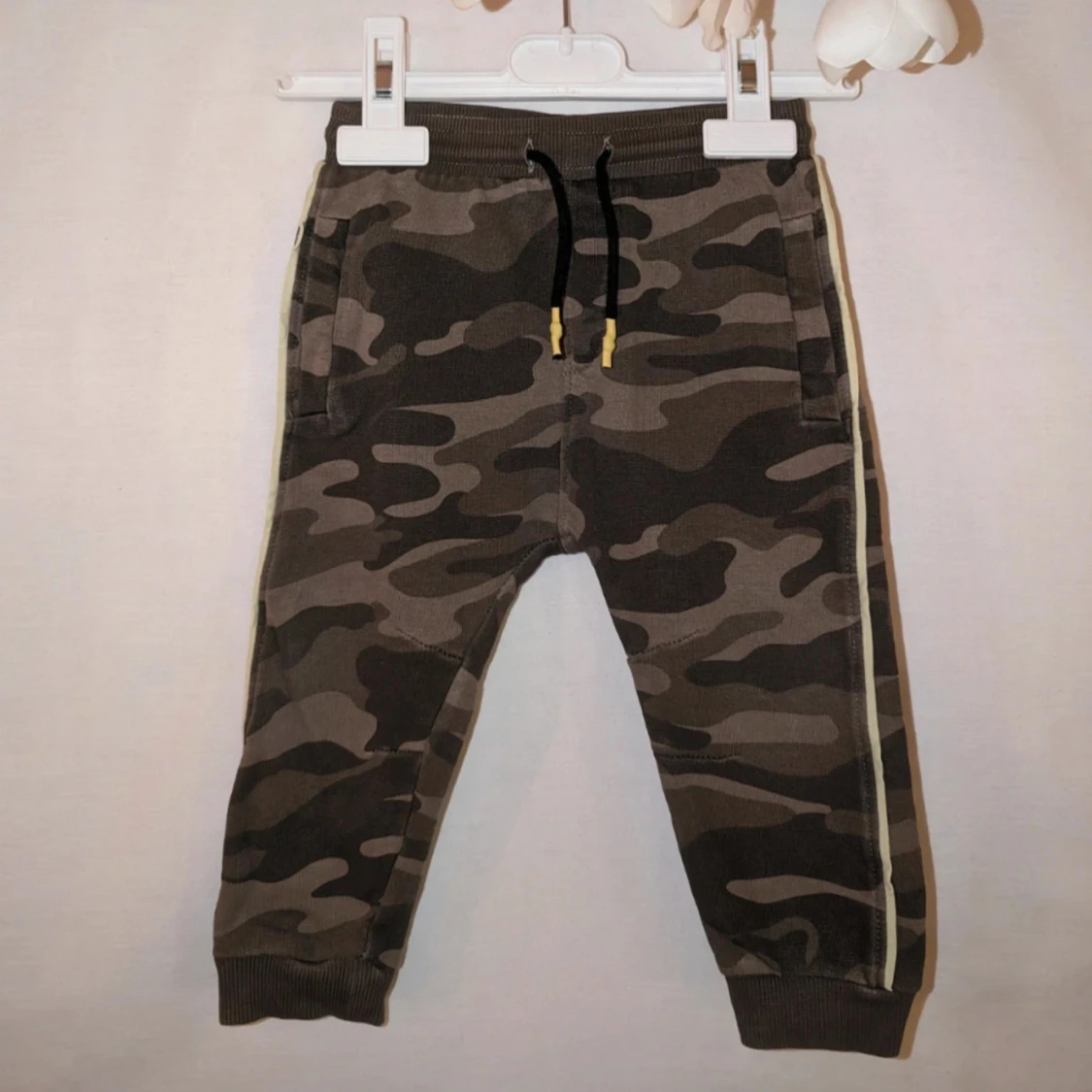 Sköna byxor i stl 80 fr KappAhl 