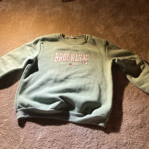 Fin tröja! - Grön Brooklyn tröja!