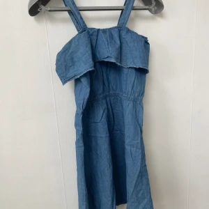 Jeansklänning - Jeansklännig i storlek 152 från Lemon Beret. Frakt tillkommer eller upphämtning i Huddinge.