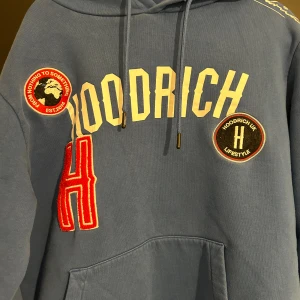 Hoodrich hoodie  - Sorlek M, bra skicka, säljer för den är för liten på mig, passar S också