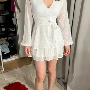 Shorts klänning.  - Bra skick, använd endast på studenten