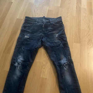 DSQARED2 byxor - Den är i bra skick och är äkta. 