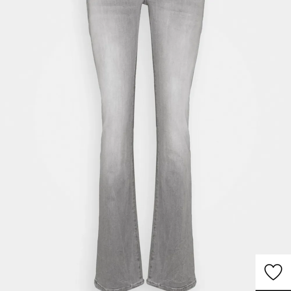 Säljer mina Ltb jeans i storlek 27/32, pga att dom inte används så mycket längre, skriv vid intresse😁. Jeans & Byxor.