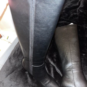  Under Knee Boot - Oanvända utan prislapp. I storlek 37