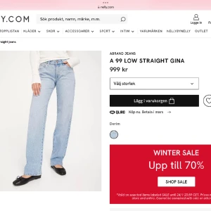 Blåa jeans - Splittrans nya, skit snygga fick dem i julklapp dock var de i fel storlek. Skulle byta till en annan storlek men bytes tiden hade gått ut.