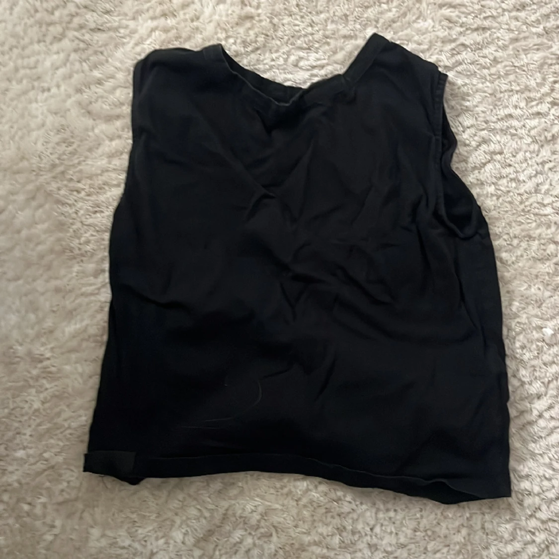 Svart t-shirt med speciell rygg - 90