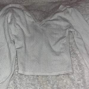 En elegant v-ringad tröja med ett gavel stickat mönster på. (Inte stickad)🤍🤍🤍🤍🤍🤍