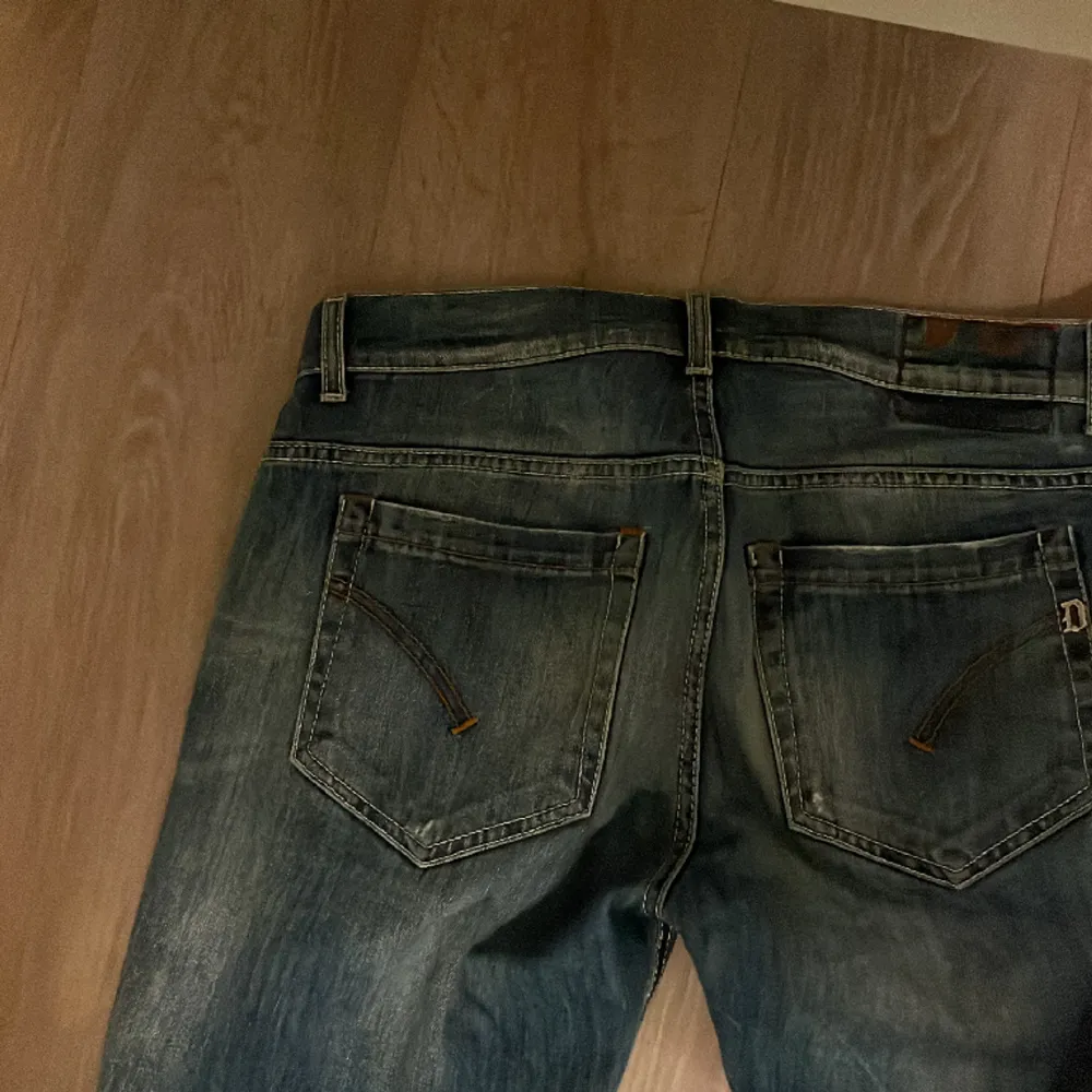 Tja säljer nu mina fina dondup jeans i storlek 33, d är i toppen skick. Skriv vid intresse!. Jeans & Byxor.