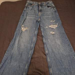 High Waist Baggy Jeans. Är helt ny och inte använt. 100% Bomull Denmin 