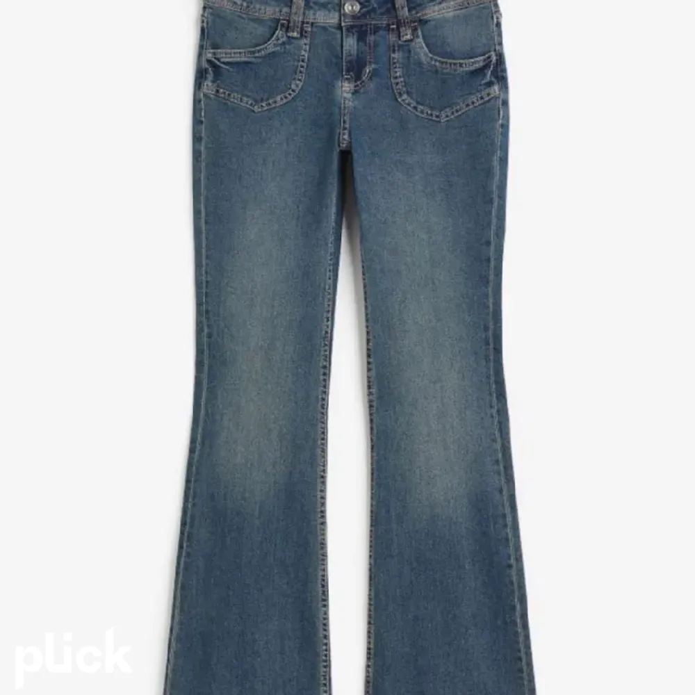 Helt oanvända, så i nyskick, säljer pga av att de är för stora/långa på mig💕. Jeans & Byxor.