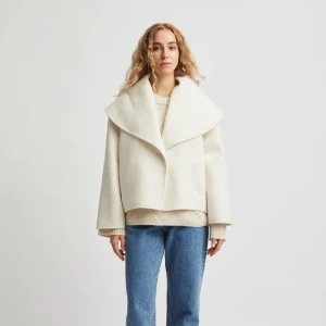 Stylein kappa - Säljer min superfina kappa från stylein pga kommer inte till användning. Använd max 4 gånger så den är som ny! Nypris cirka 4500kr, säljer för 1450kr. Storlek L men sitter som en S/M. Skriv vid intresse!