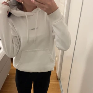 Hoodie - Andvänd fåtal gånger💕 Köpt för: 400
