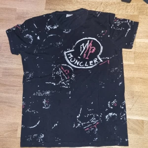 Moncler T-shirt - Fick T-Shirten i julklapp men var för liten