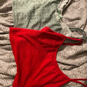 Linnen - Två linnen ifrån Shein, båda i storlek S. Säljer ett för 15 och båda för 20 🤍 Köparen står för frakt 📦 