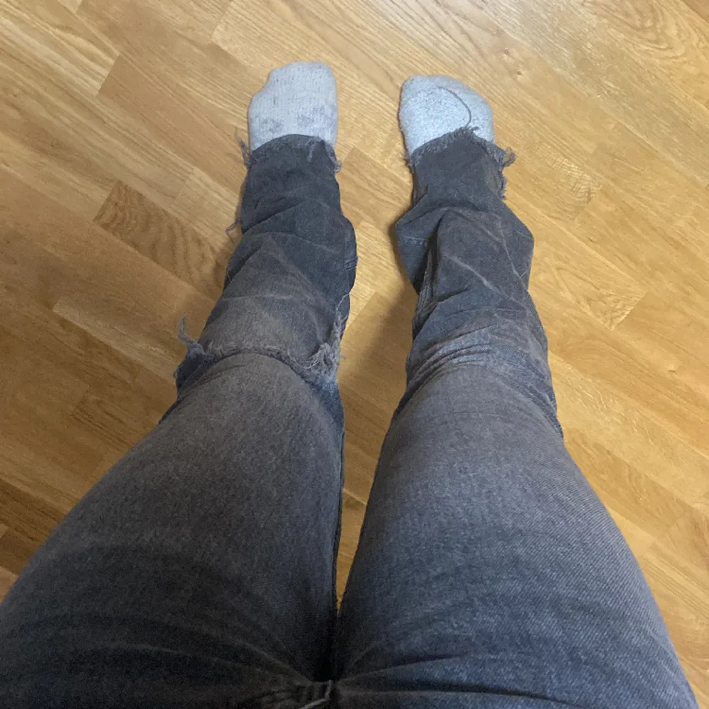 Snygga jeans från gina tricot använd några gånger . Jeans & Byxor.