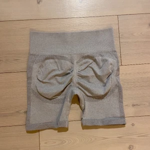 Tränings shorts - Helt oanvända shorts från shein, formar så snyggt! Passar både S och M🤍