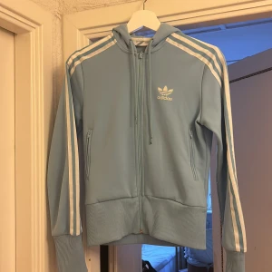 adidas kofta - söt adidaskofta lite sliten