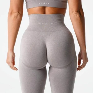 NVGTN tights - Säljer mina helt oanvända NVGTN tights i storlek XS. Hann tyvärr inte skicka tillbaka dom, därav säljer jag dom. Nypris 635kr