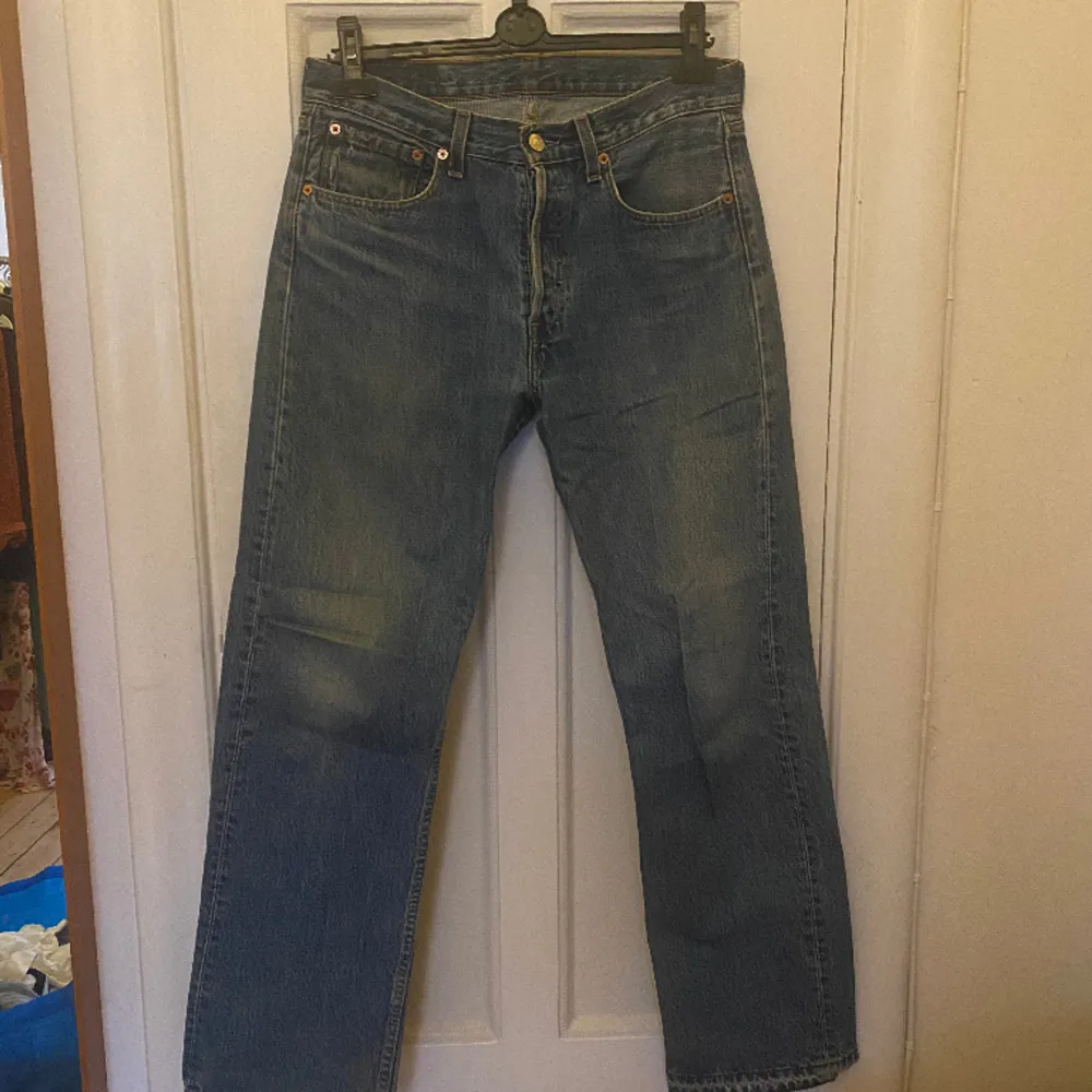 Snygga vintage blå Levis 501, bra skick, stl 38/40 (W31 L32). Jeans & Byxor.