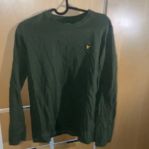 Lyle&Scott tröja - Grön fin tröja som aldrig är använd och inga defekter finns på den.