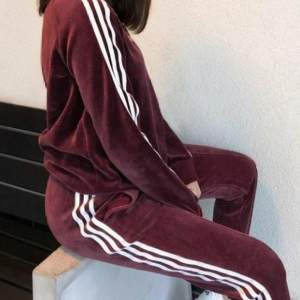 Sååå fin velour tracksuit från Adidas. Nypris ca 1500kr.💕