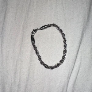 Kordell armband - Väldigt fint oanvänt kordell armband, funkar till alla stilar och är väldigt svårt att få tag i