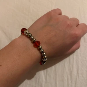 Armband - Passar inte min still längre men kan tänka mig att det gör den hos någon annan :) 