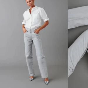 Gråa midwaist jeans  - Gråa midwaist jeans från Gina , använt fåtal gånger nypris 500kr, frakt tillkommer