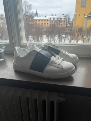 valention skor - säljer dessa fina valention skor då dom inte andvänds längre o knappt använda 