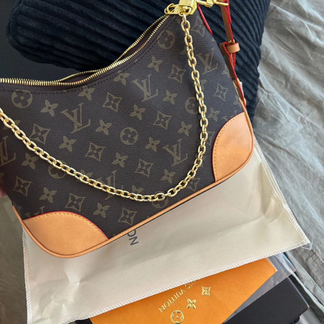 Louis Vuitton väska  - 90