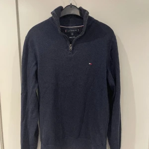 Tommy hifiger  - Säljer denna fina tröjan dp den har blivit för liten, kp för frågor eller funderingar (nypris 1100kr)