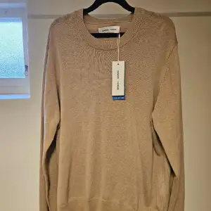 Helt oanvänd tröja från Samsøe Samsøe i storlek XL. Inköpt för 1000kr☺️