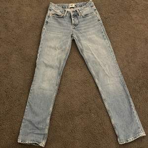 Blåa low waisted jeans från lager 157. Mycket fint skick 😚  Nypris 400:-