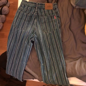Supercoola jeans - Unika jeans med coolt mönster!!! Säljs pga för små för mig. 